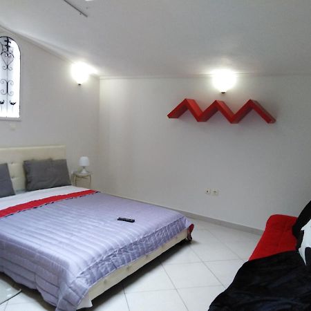 Cozy Minimal Apartment Piraeus Exterior photo