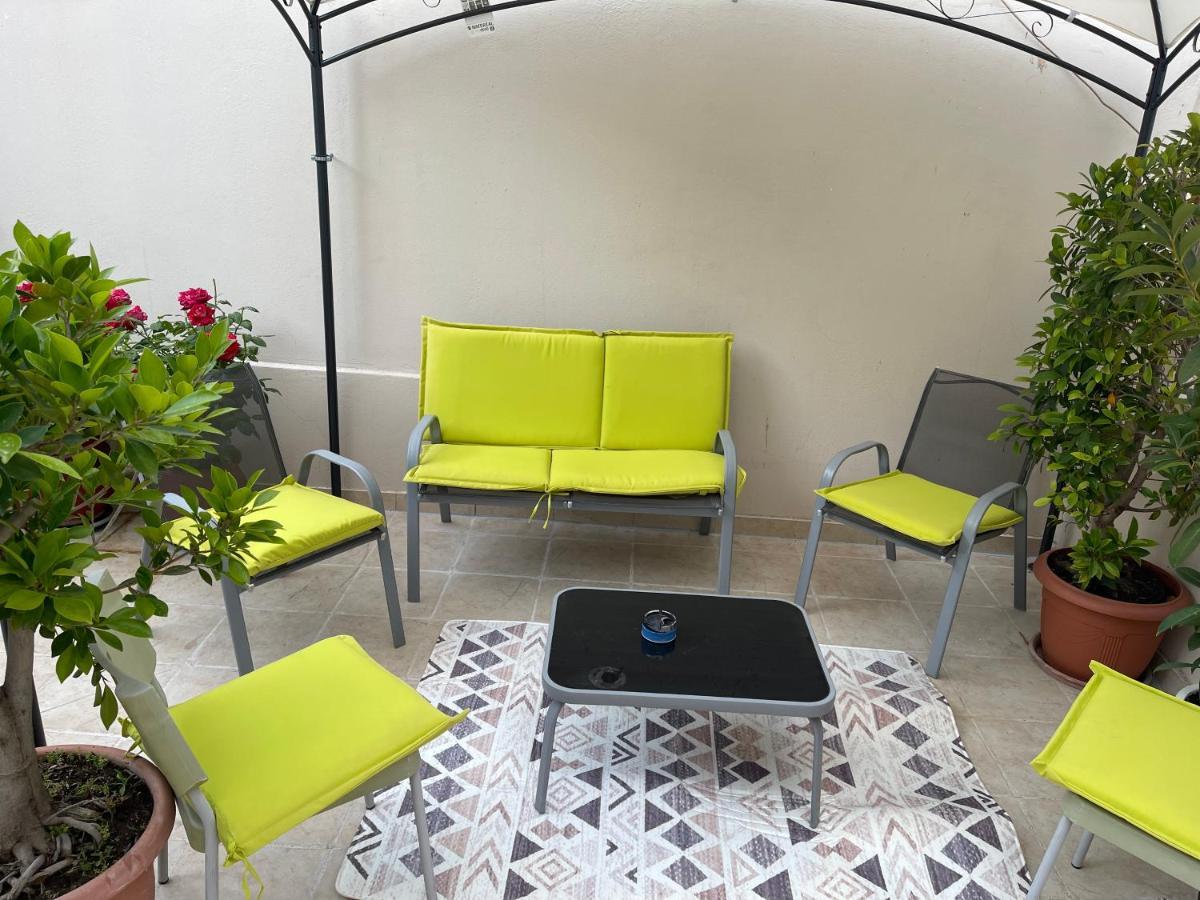 Cozy Minimal Apartment Piraeus Exterior photo
