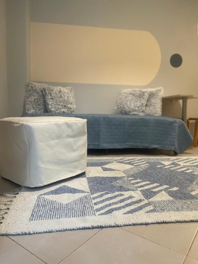 Cozy Minimal Apartment Piraeus Exterior photo
