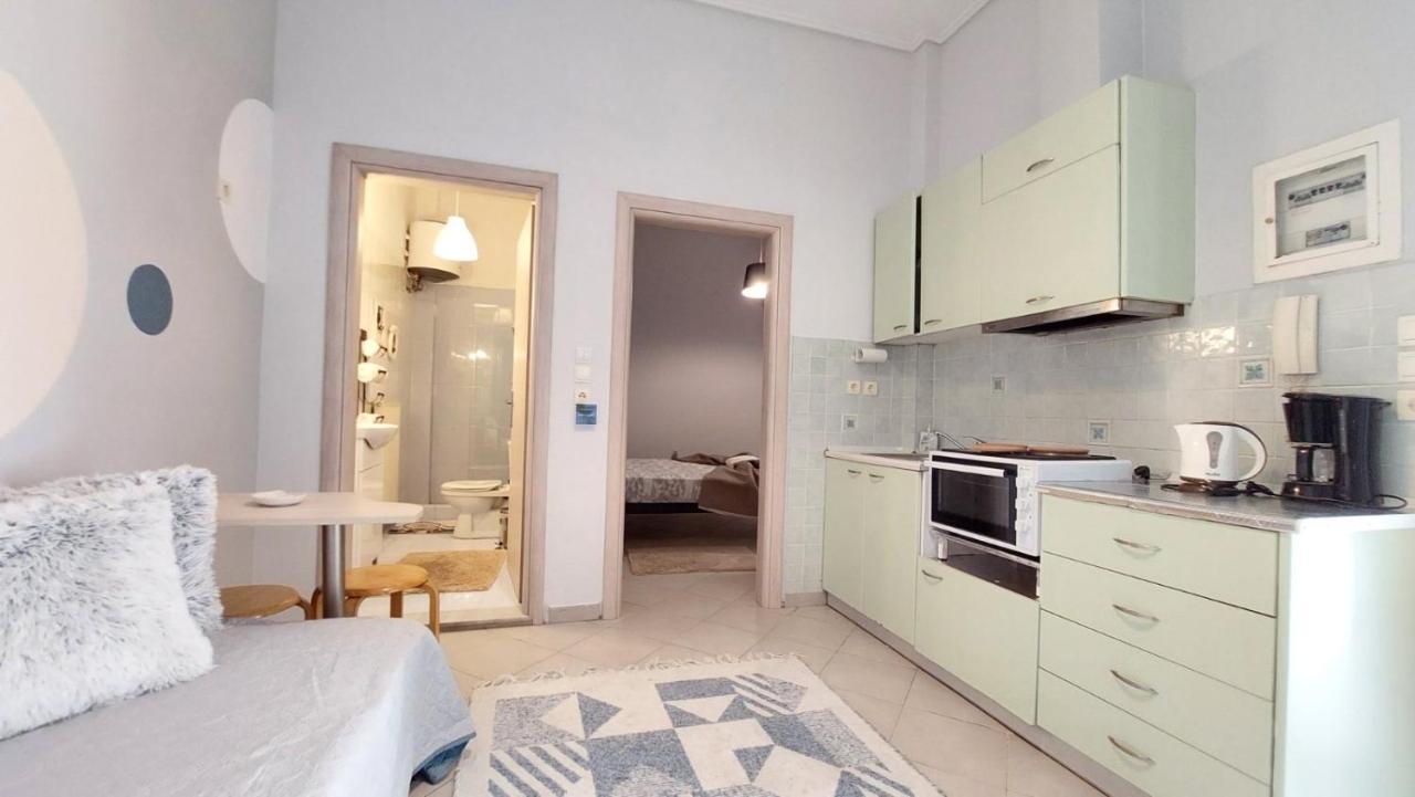 Cozy Minimal Apartment Piraeus Exterior photo
