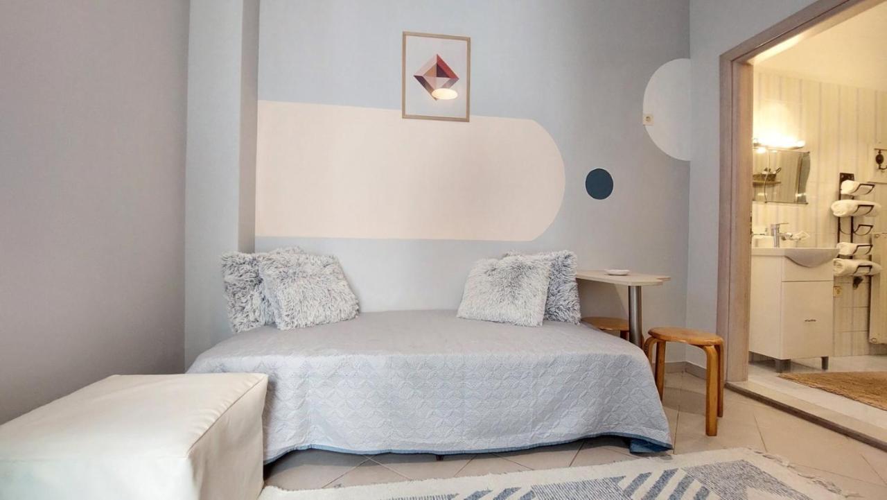Cozy Minimal Apartment Piraeus Exterior photo