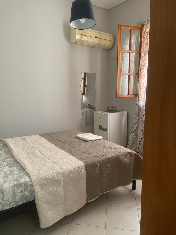 Cozy Minimal Apartment Piraeus Exterior photo