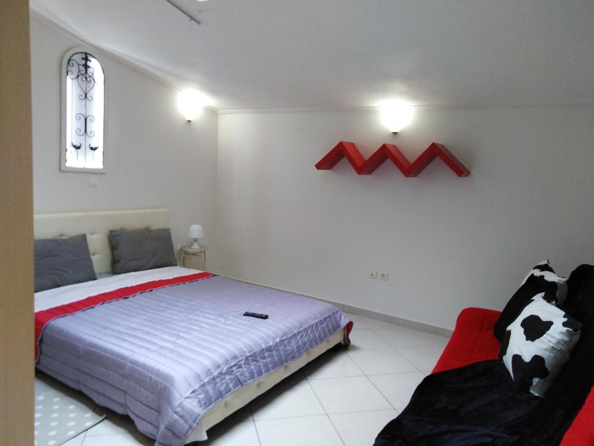 Cozy Minimal Apartment Piraeus Exterior photo