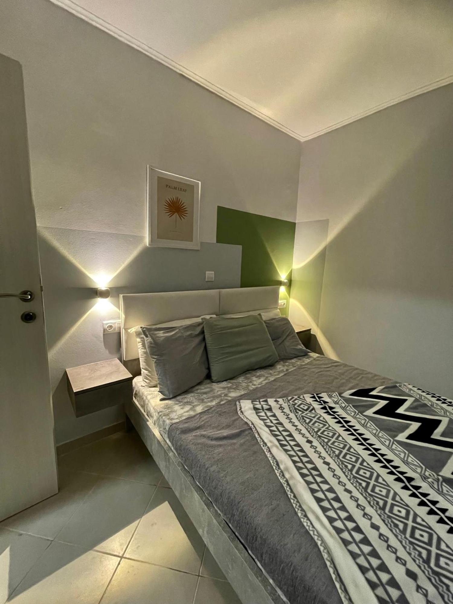 Cozy Minimal Apartment Piraeus Exterior photo